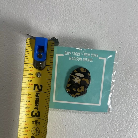 BAPE NEW YORK MADISON PIN - Picture 6 of 7